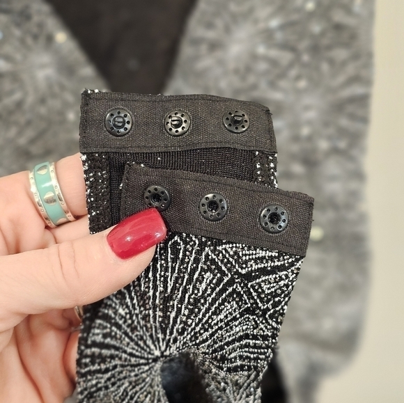 H&M Divided Glittery Sleeveless V Neck Bodysuit Black Silver Size Large - Picture 6 of 8